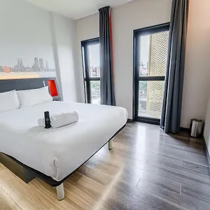 Easyhotel Barcelona Fira Оспиталет-де-Льобрегат
